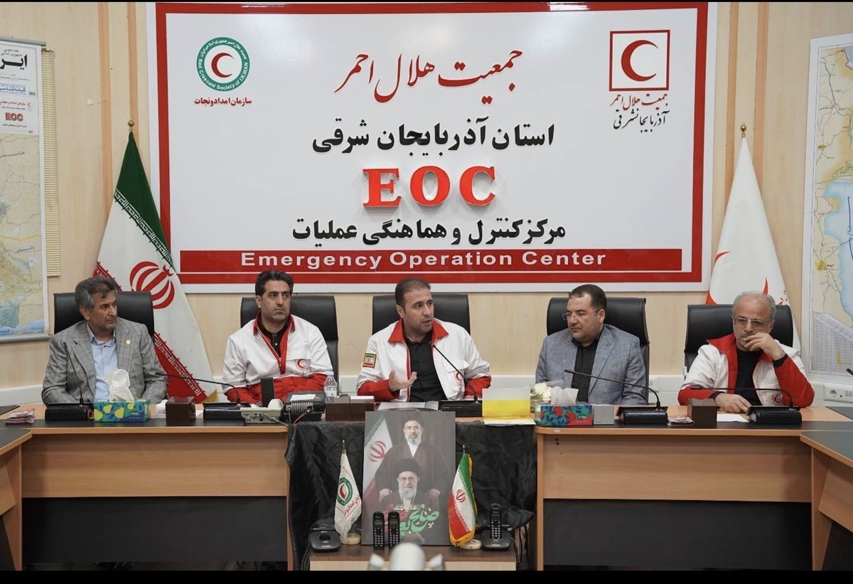 تجلیل بیمه البرز از ایثارگران هلال احمر در روزهای بحرانی استان آذربایجان شرقی